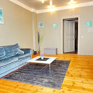 Apartment Schöne In Attraktiver Und Zentraler Lage, Berlin