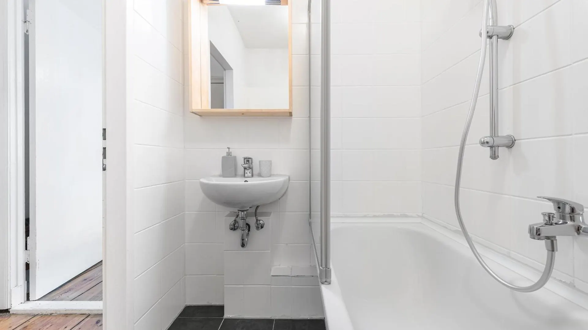 Apartment The Stralauer, 1 Bed Room Up To 2 People, Friedrichshain Berlin
